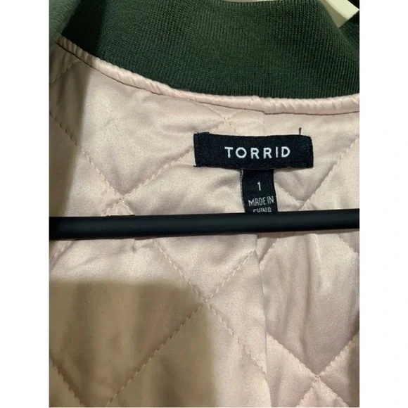 Torrid Camo Bomber Jacket 💚 - Picture 7 of 7